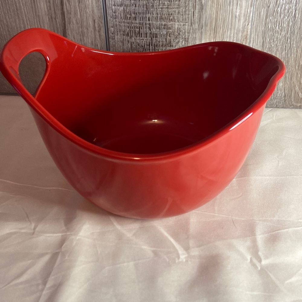 Rachael Ray read 2 quart mixing bowl